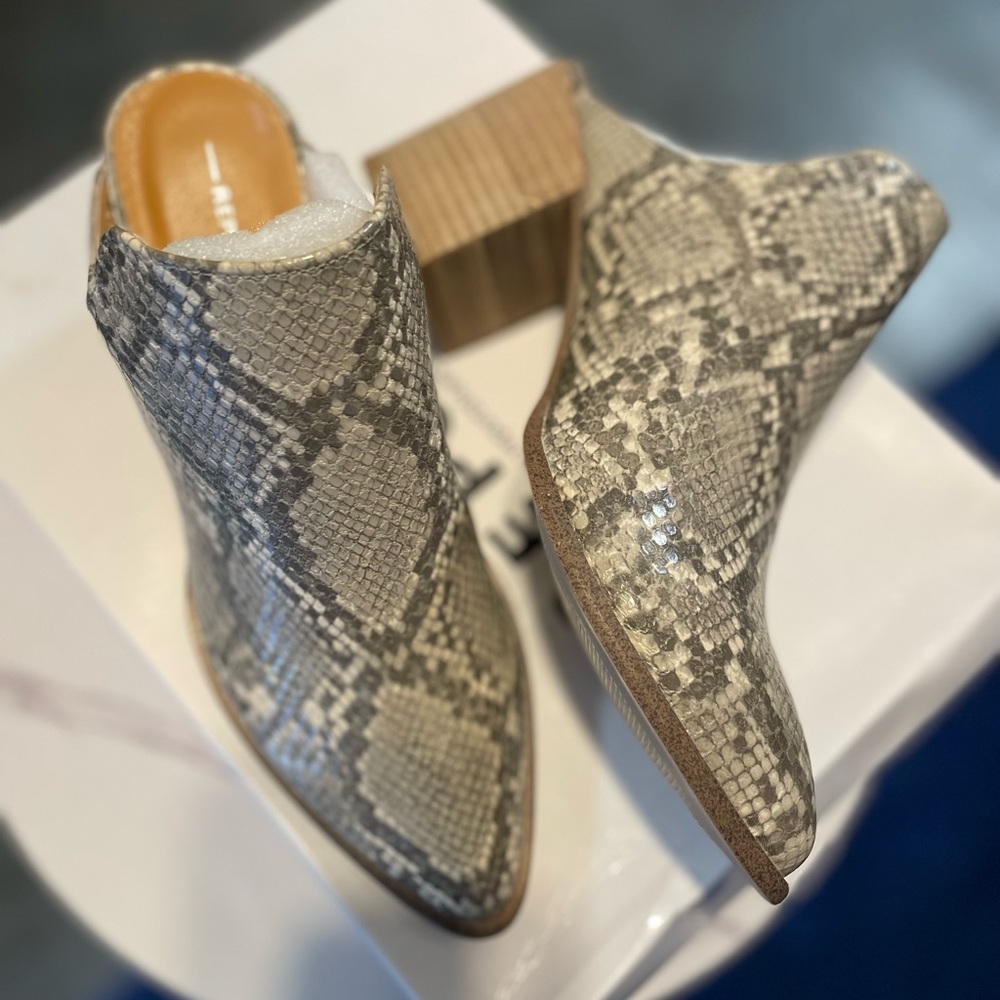 Stylish New snakeskin mules